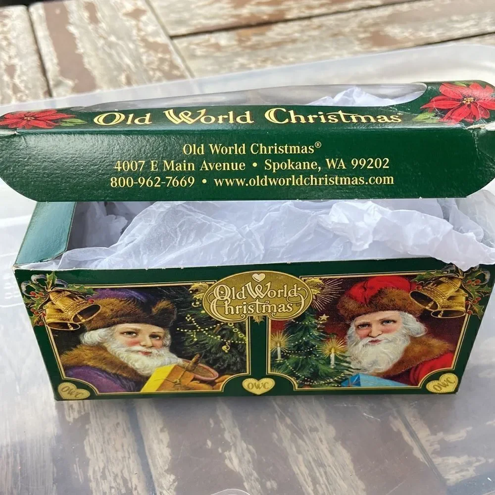 Xmas decor NWT graduate motive